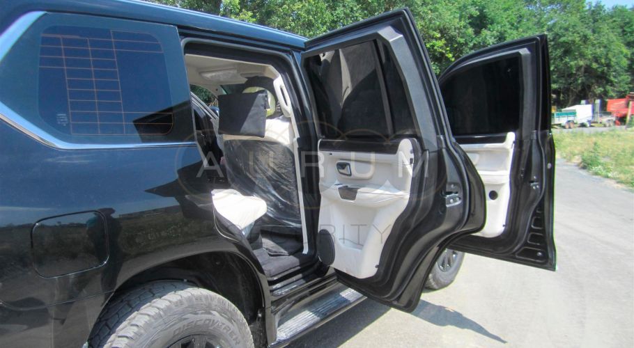 Unser gepanzerter Lexus LX 570 in Schutzklasse VPAM VR10 fährt für die Regierung eines Nah-Ost-Landes